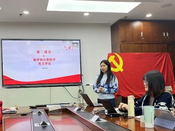 批评与自我批评.jpg